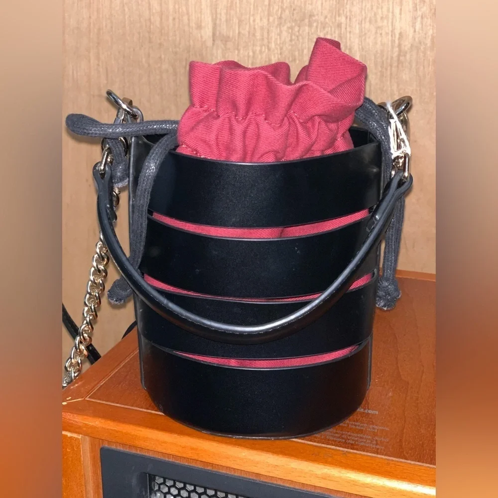 Unknown Elegant Black Bucket Bag with Gold Chain.   Contemporary Minimalism